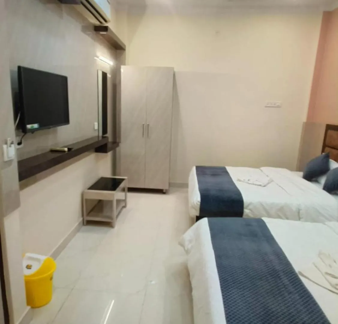 Hotel Prakash Residency Varanasi Near Kashi Vishwanath Temple 700M 3*,